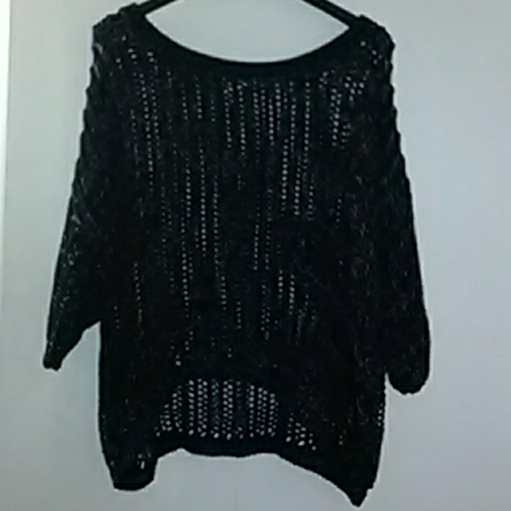BCBG quarter sleeve over sized spring sweater